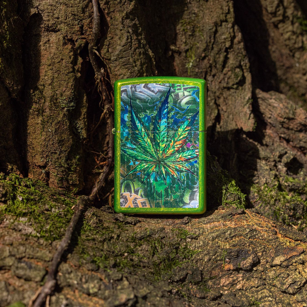 Zippo 46846 vžigalnik Graffiti Cannabis